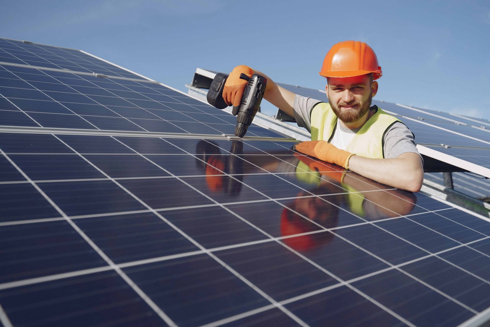 Technician installing solar panels on a rooftop in Los Gatos, California — CalPacific Power solar installation service.