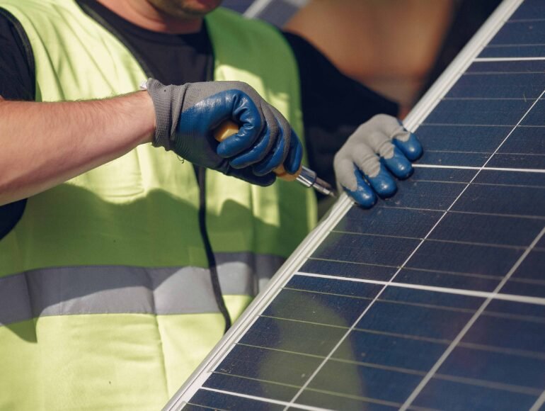 Professional technician installing solar panels for residential solar system in Los Gatos – CalPacific Power.