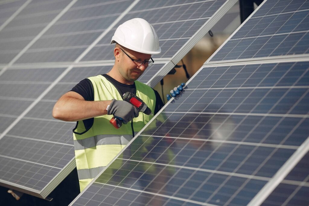 Solar panel installation expert in Los Gatos working on a rooftop solar system – CalPacific Power