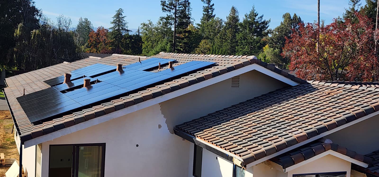 Residential rooftop solar system and battery storage by CalPacific Power in Monte Sereno California
